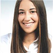 Profesora que imparte clases a nivel de primaria